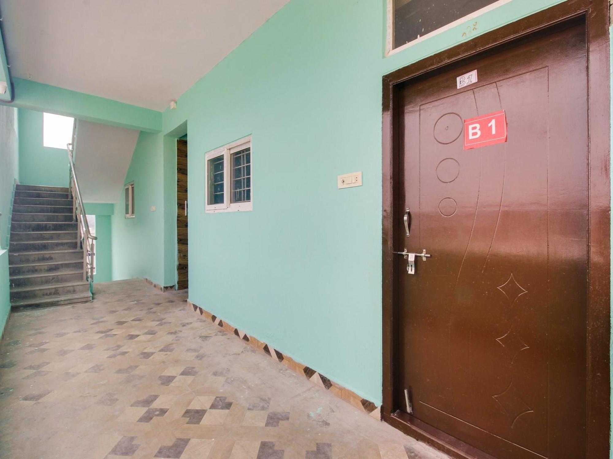 Hotel O R.J.International Pedda Ambarpet Exterior foto